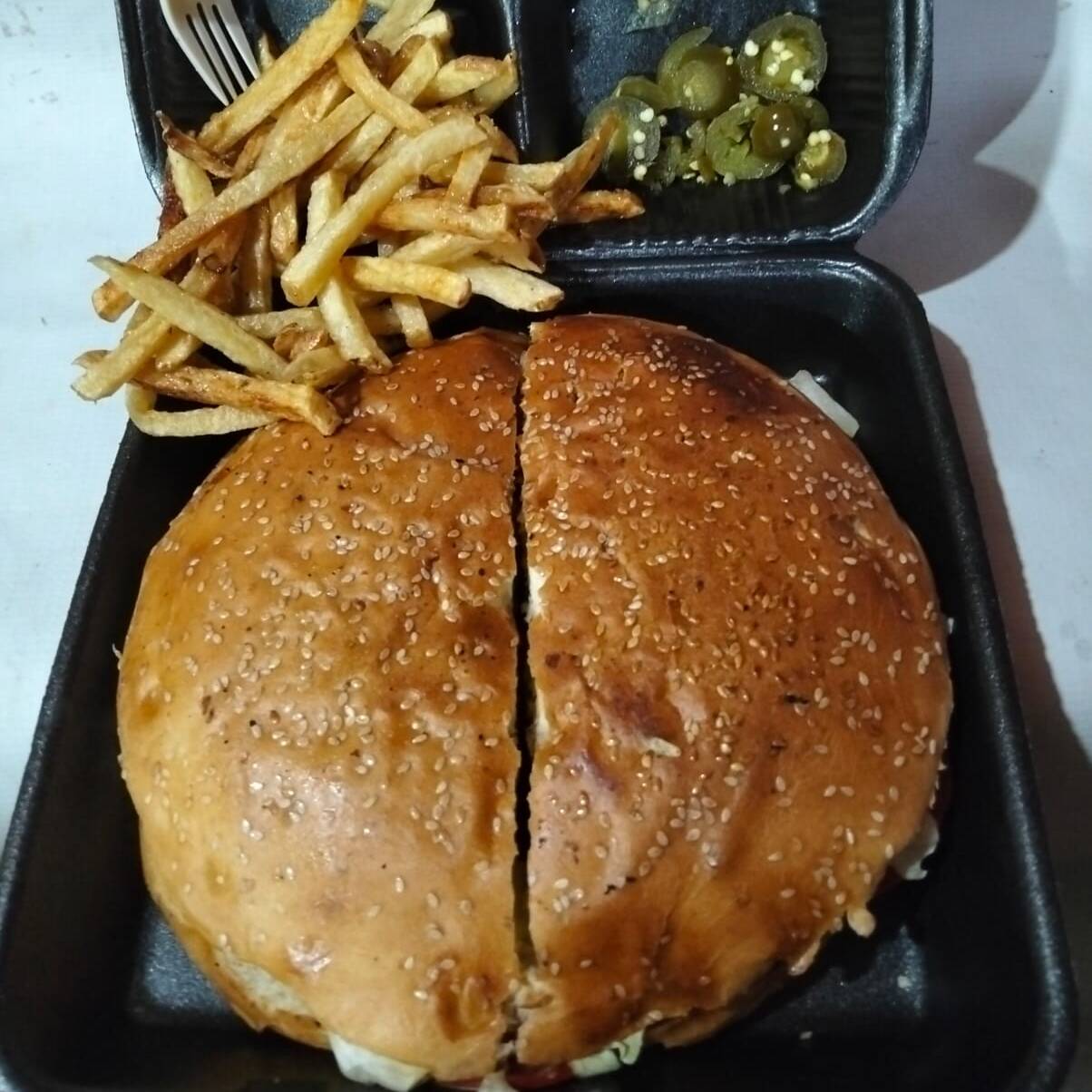 Hamburguesa Gigante (papas Naturales Incluidas.)
