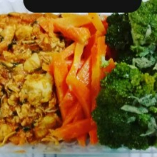 200g Frango + 75g Cenoura + 75g Brócolis. Refeições saudáveis e congeladas, preparo de 5 a 8 minutos no microondas. Valor energético: 400,75 Kcal