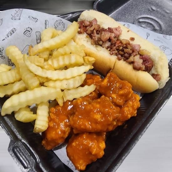 Hot Dogs con Papas y 5 Boneless
