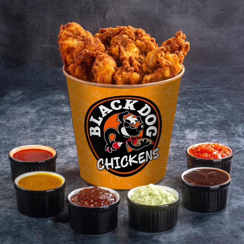 São 12 suculentas e crocantes tiras de frango empanadas + 2 molhos à sua escolha!