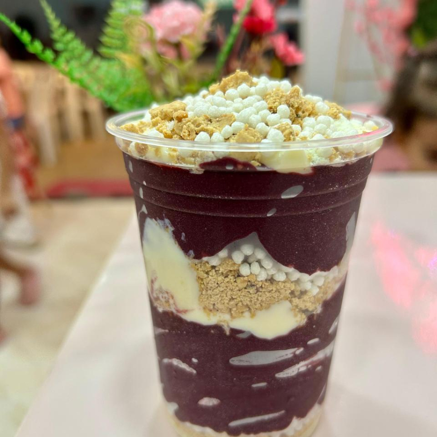 Açaí, creme de Ninho, leite em pó e paçoca