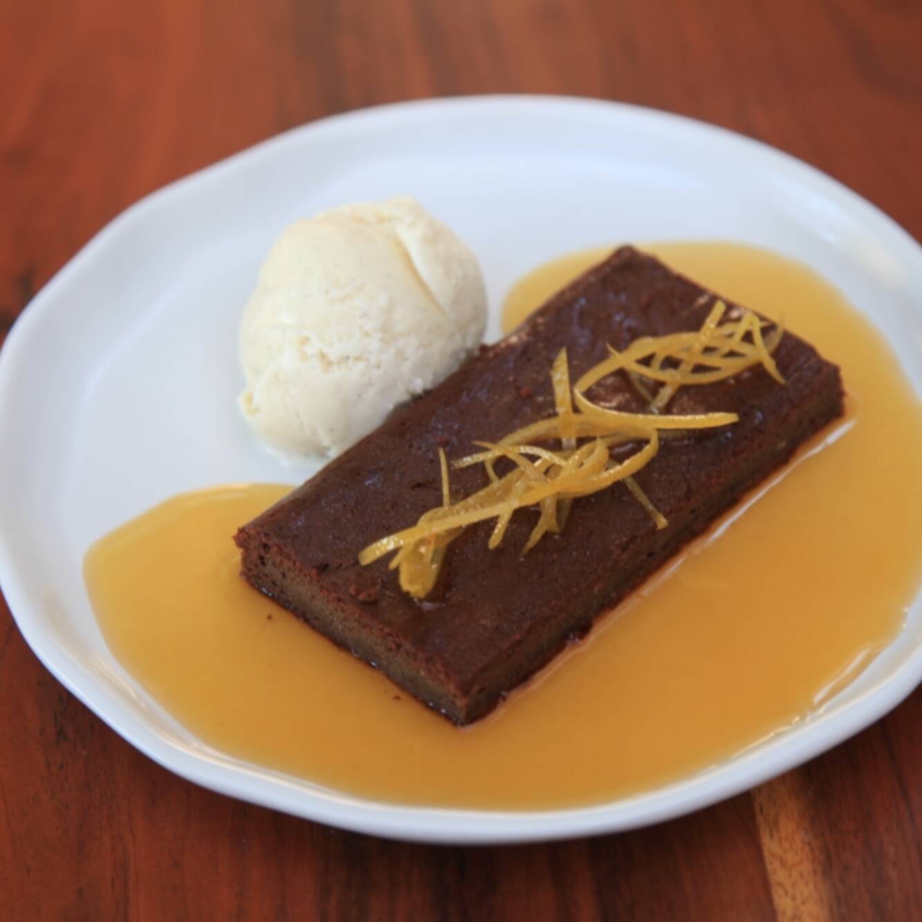 Brownie con Helado de Vainilla