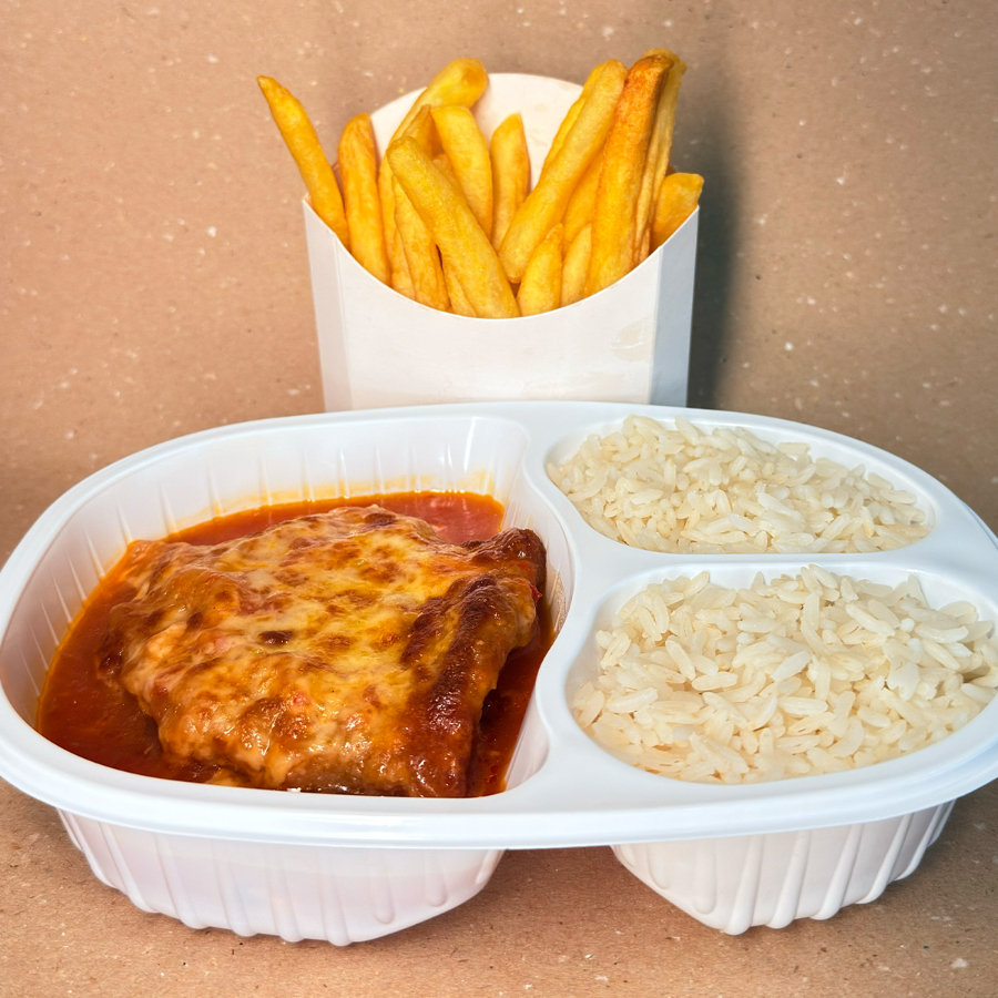 Arroz ou Massa, 2 bife empanados com queijo e molho sugo