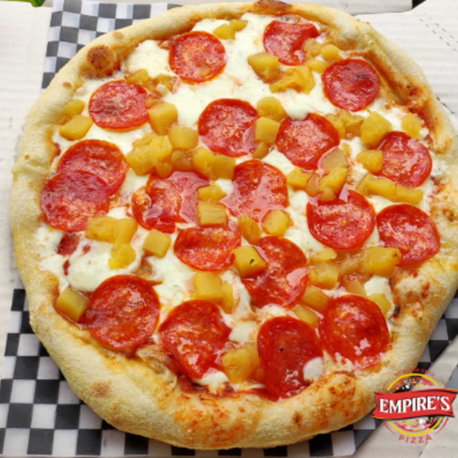Pizza Grande con Borde de Queso