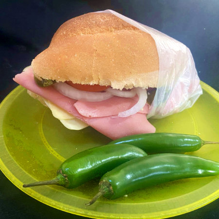 Lonche de Queso Blanco y Jamón