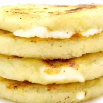 Arepas Asadas ➕huevo Ranchero ➕ Jugo