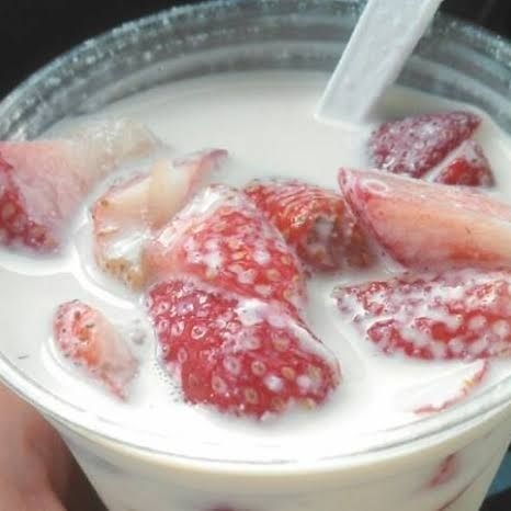 Fresas con crema ( vaso 16 onz)