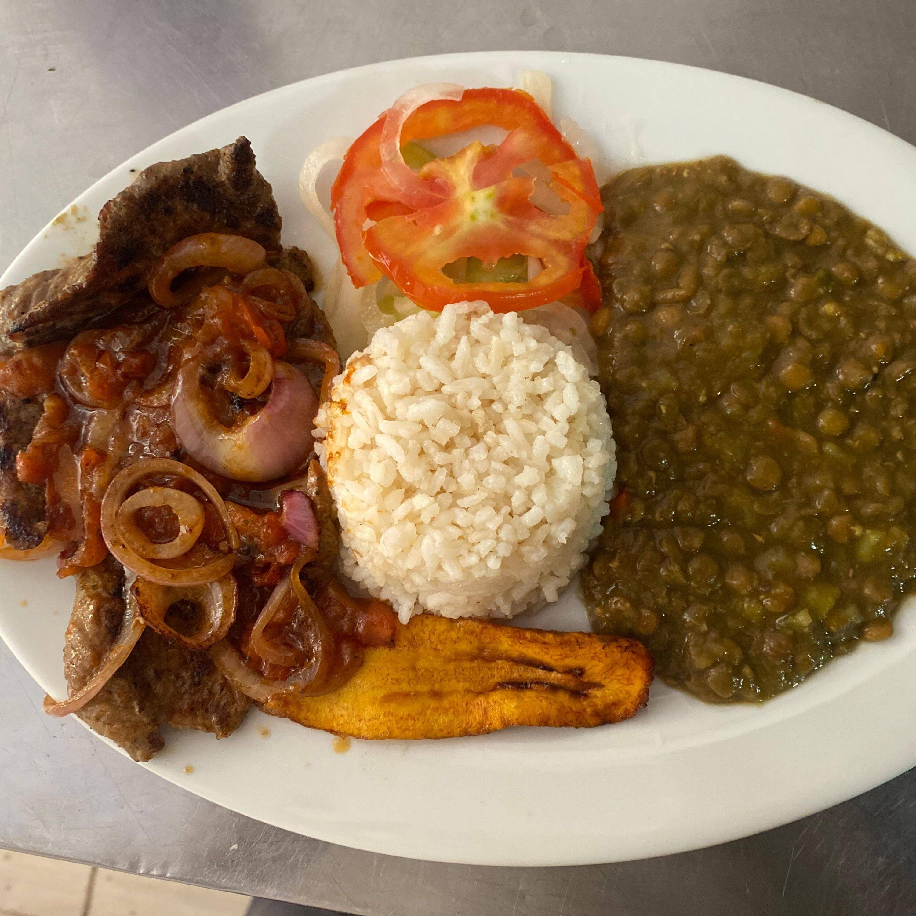 Corriente con Carne Bistec