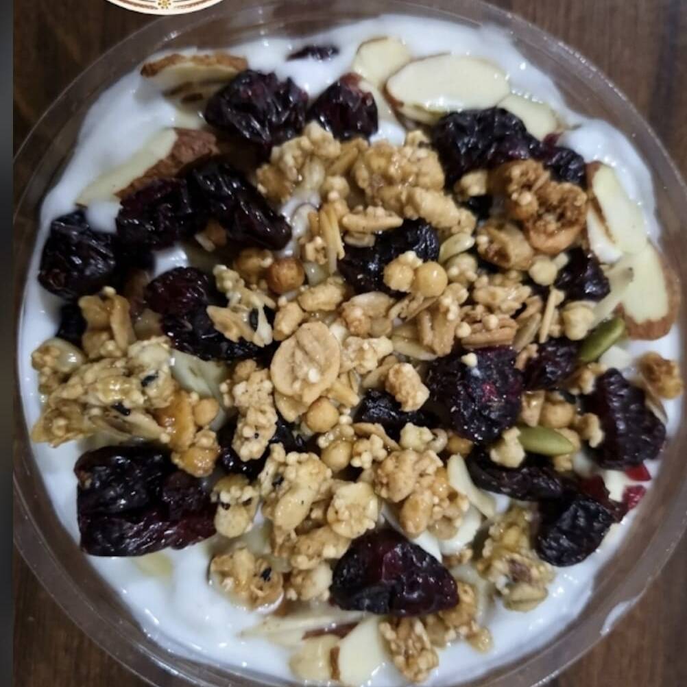 Yogurt Natural con Granola y Frutos Secos