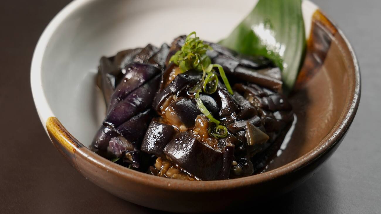 Berinjela curtida no molho tarê