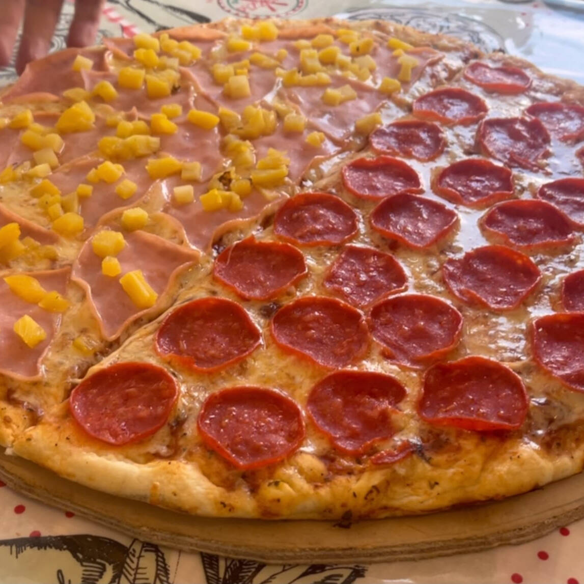 Combinada. Pizza Mediana de 35cm. 8 Rebanadas.