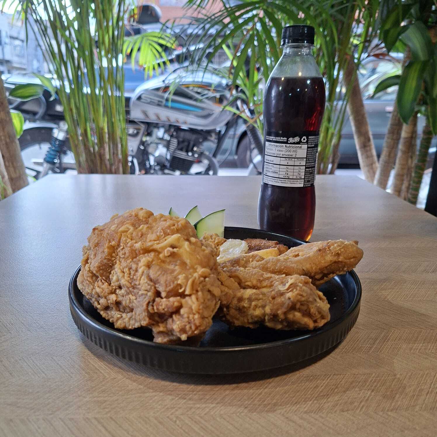 1/4 Pollo a la Broaster Personal + Gaseosa 400ml