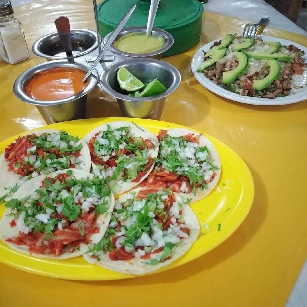 3 Tacos al Pastor con Asada + Refresco