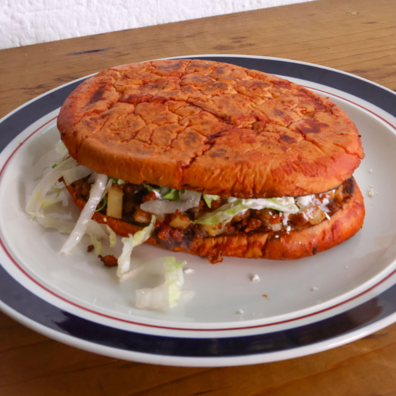 Pambazo de Papas con Chorizo