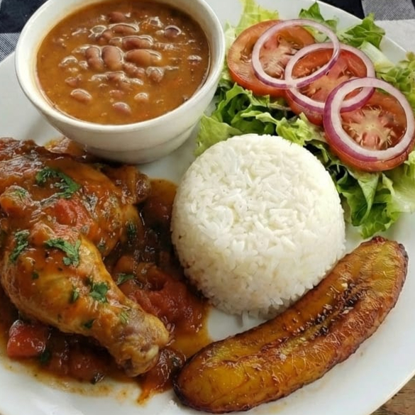 Pollo Guisado