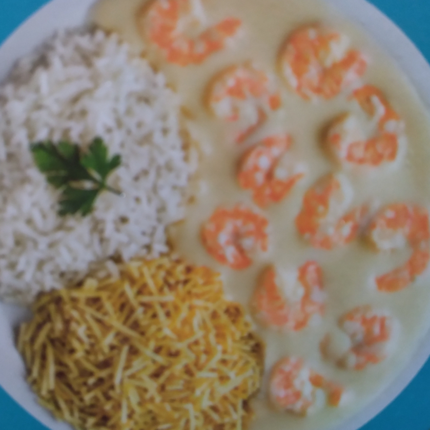 Camarões ao molho Branco Requeijão , Arroz, Batata Palha (peso aprox de 400g)