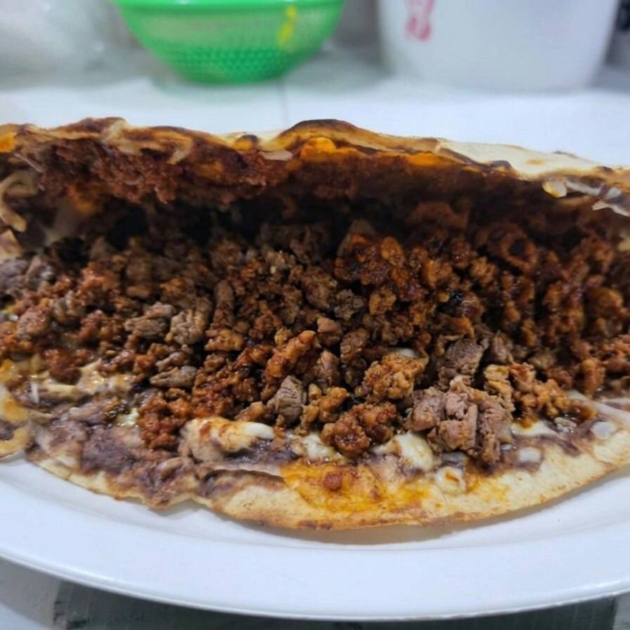 Tlayuda De Asada Con Adobada.