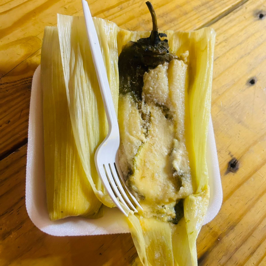 Tamal con Chile Verde Relleno de Philadelphia