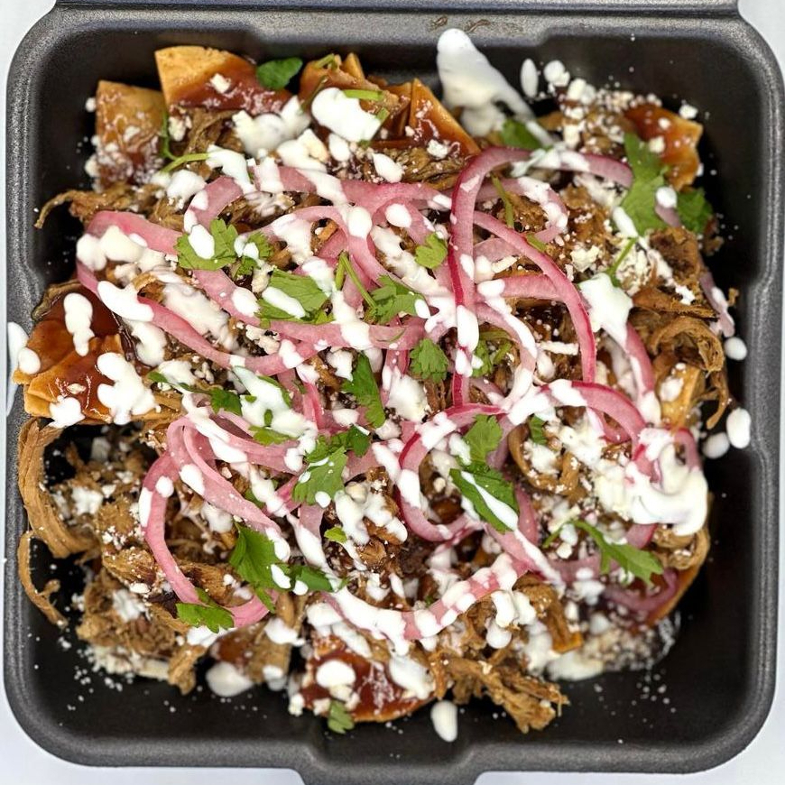 CHILAQUILES DE PULLED PORK AHUMADO EN SALSA BBQ
