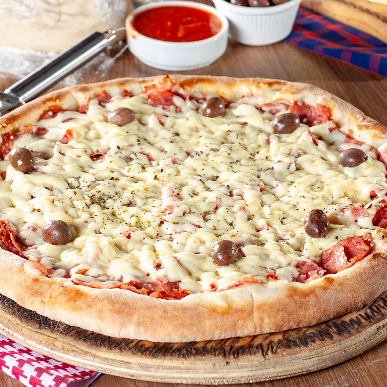 Calabresa, mussarela, cream cheese.