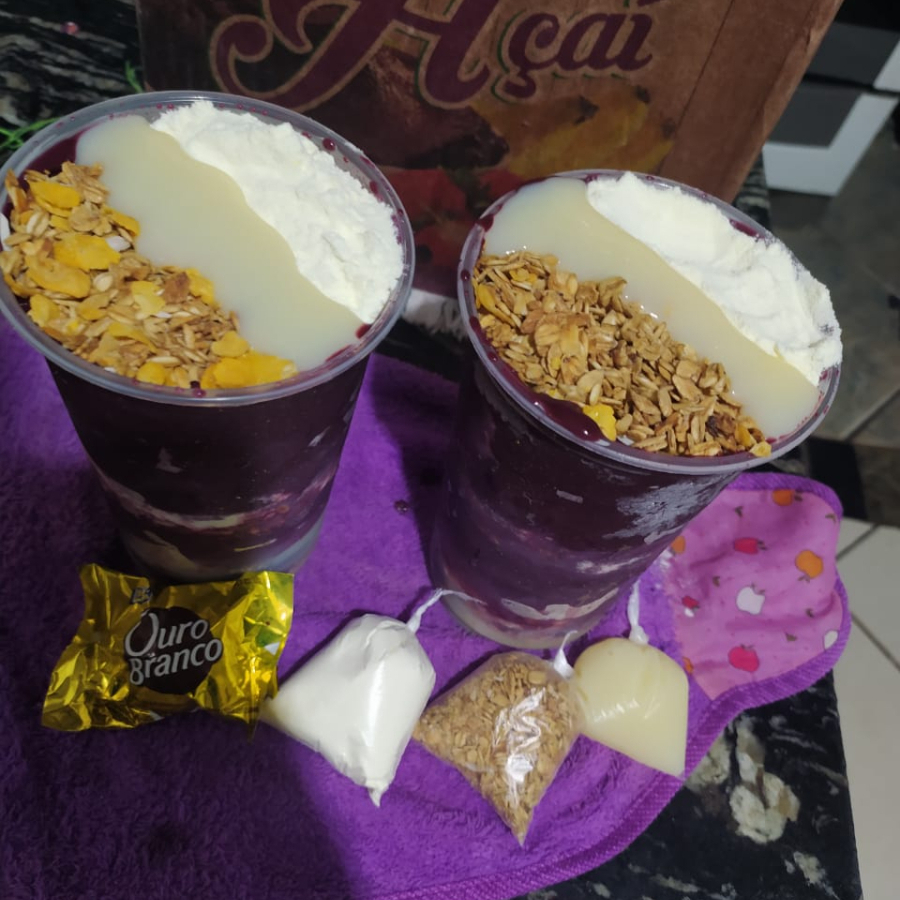 Açaí 100% puro, batido na hora e extra cremoso 💜
Já vai COMPLETO com: leite em pó, leite condensado, granola crocante e banana fresquinha.
👇 Quer turbinar? Adiciona Nutella, Morango, Kit Kat ou Paçoca nos adicionais!