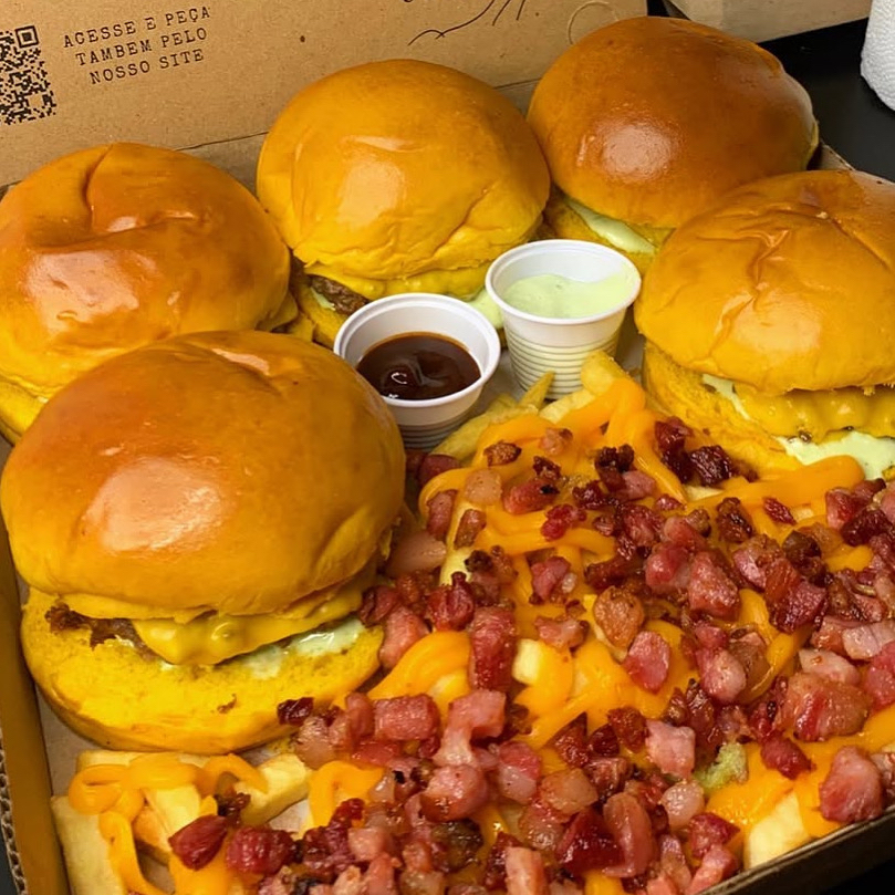 Pao carne cheda mussarela tomate cebola alface maionese caseira alho grátis dentro e apart