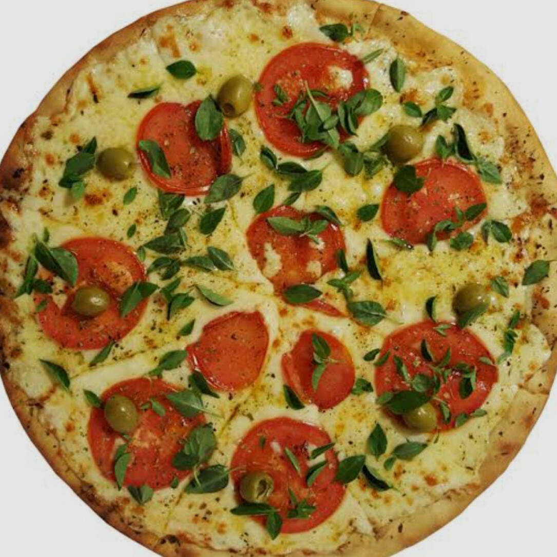 molho , mussarela , tomate , oregano e manjericao