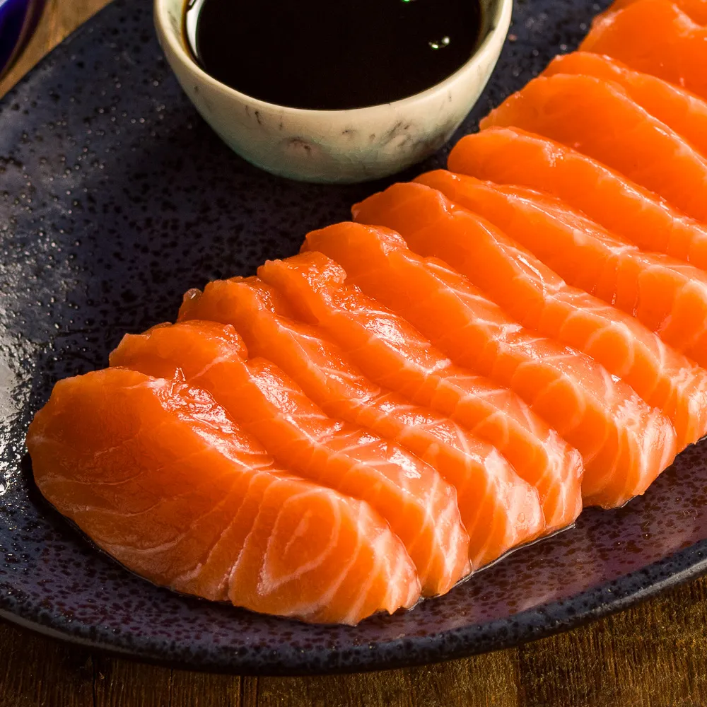 10 unidades de um delicioso sashimi do lombo do salmao