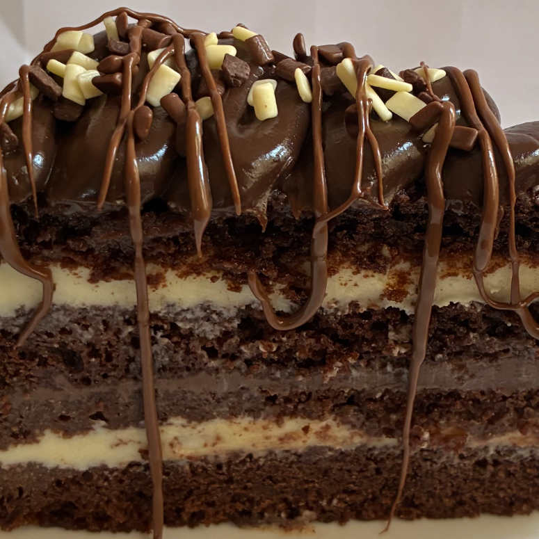 Bolo de chocolate com recheio de chocolate e ninho 200g