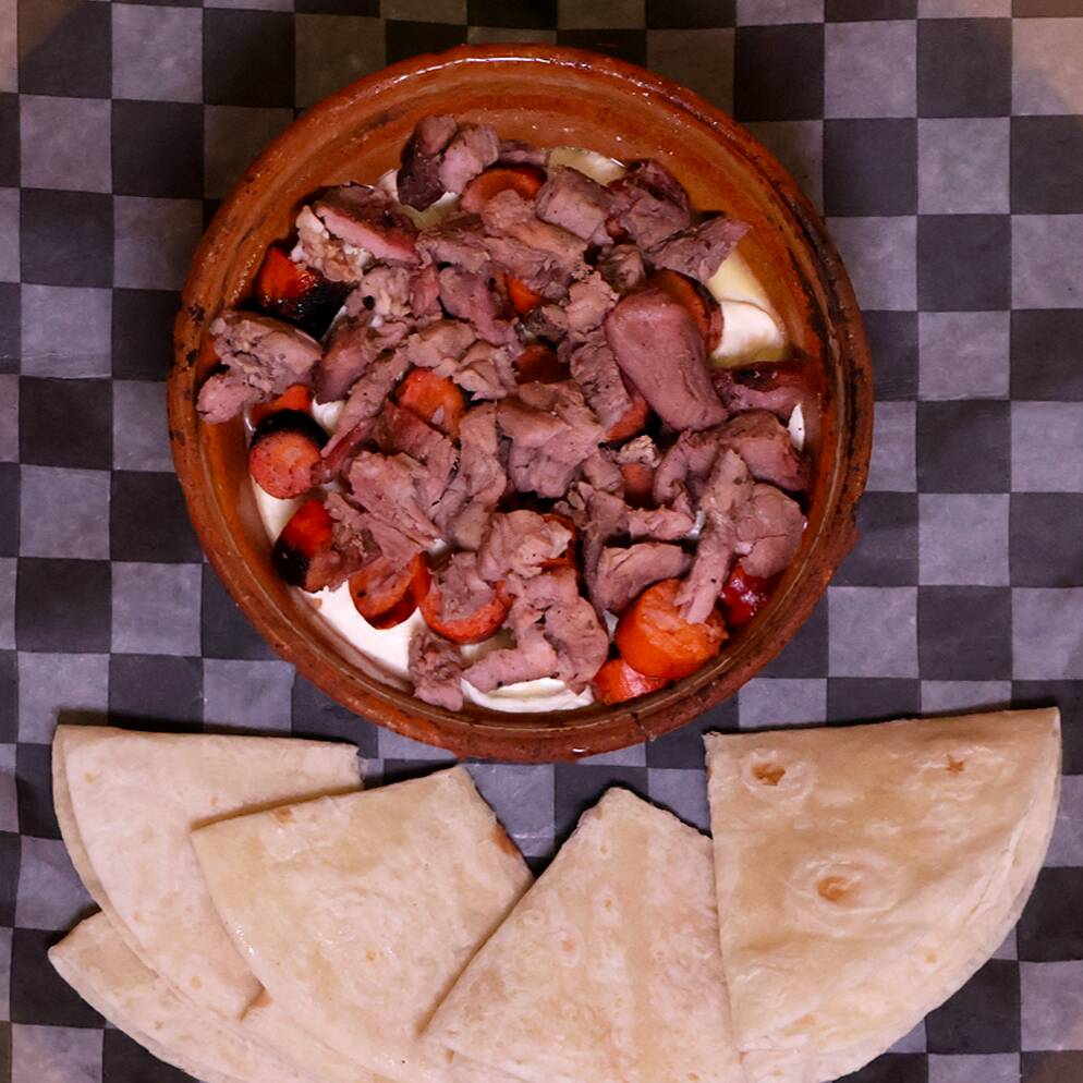 Queso Fundido con Chistorra y Sirloin