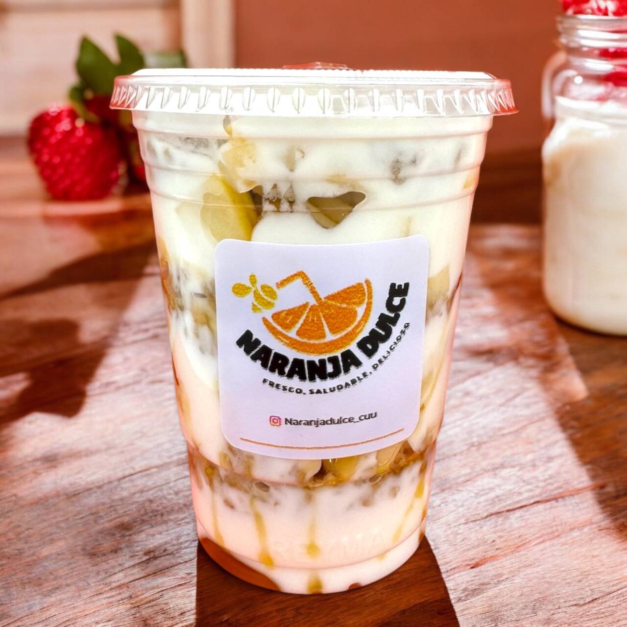 Yogurt con Fruta, Granola y Miel