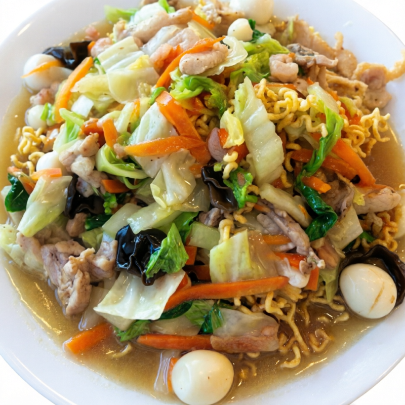 Massa frita e crocante, acompanha um molho especial a base de caldo de frango com cogmelos kikurague, mignon suino, ovo de codorna , cenoura, repolho e acelga.