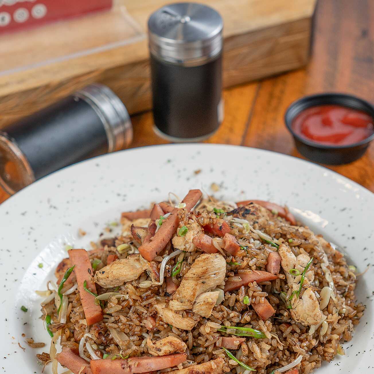 Arroz Chino con Pollo y Cerdo Mediano