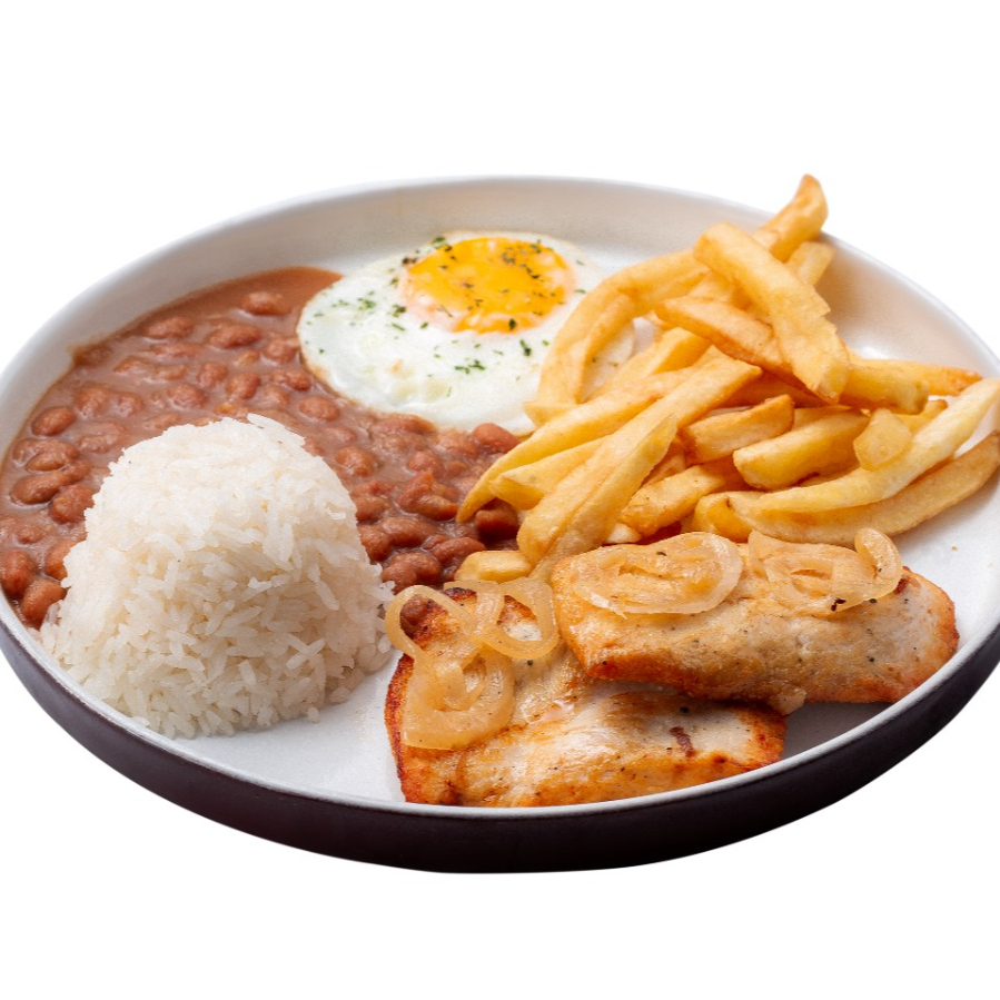 Filé de frango grelhado, feijão de caldo, batata e ovo frito, e arroz branco.