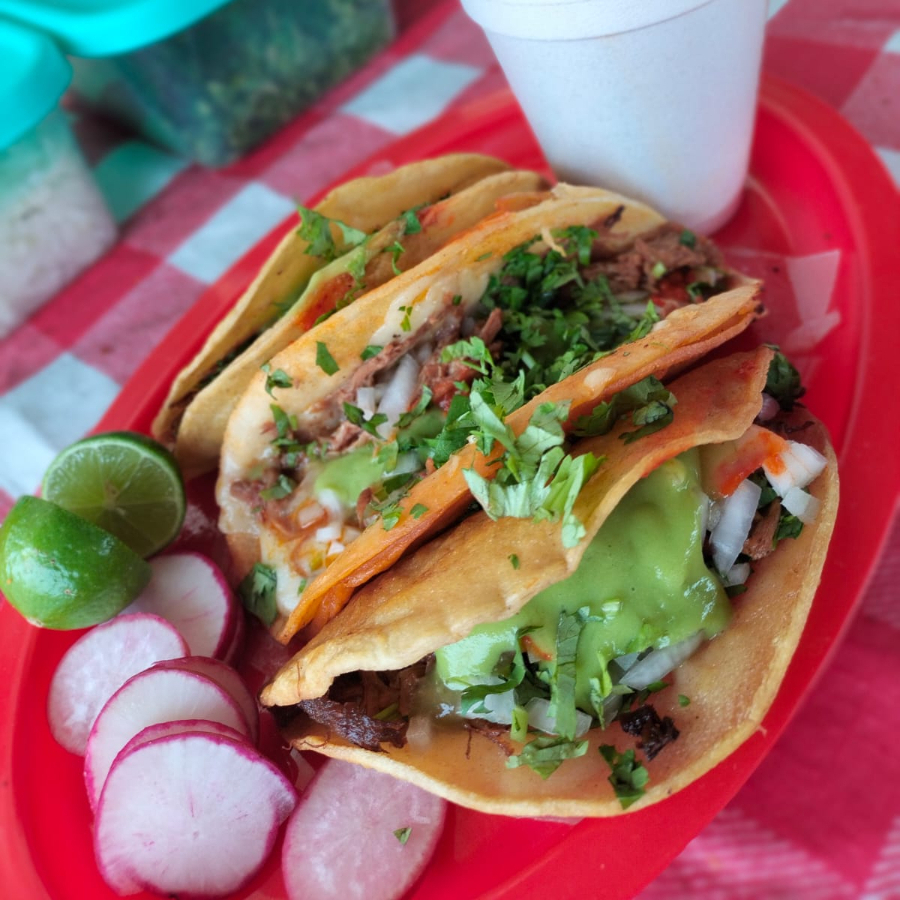 Orden de 3 Tacos Dorados de Maiz y Consome de 8 Oz