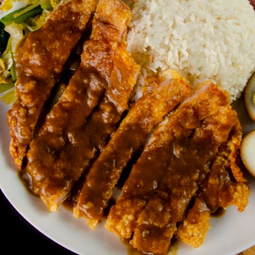 curry é uma pasta condimentada que adiciona por cima da mistura do prato , como está sendo apresentado na imagem acima