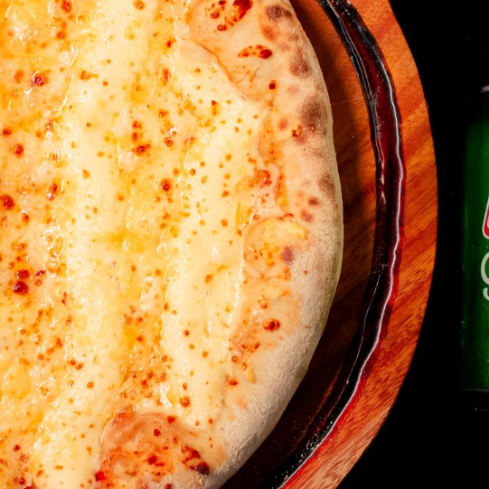 massa, molho, mussarela, requeijao e parmesao