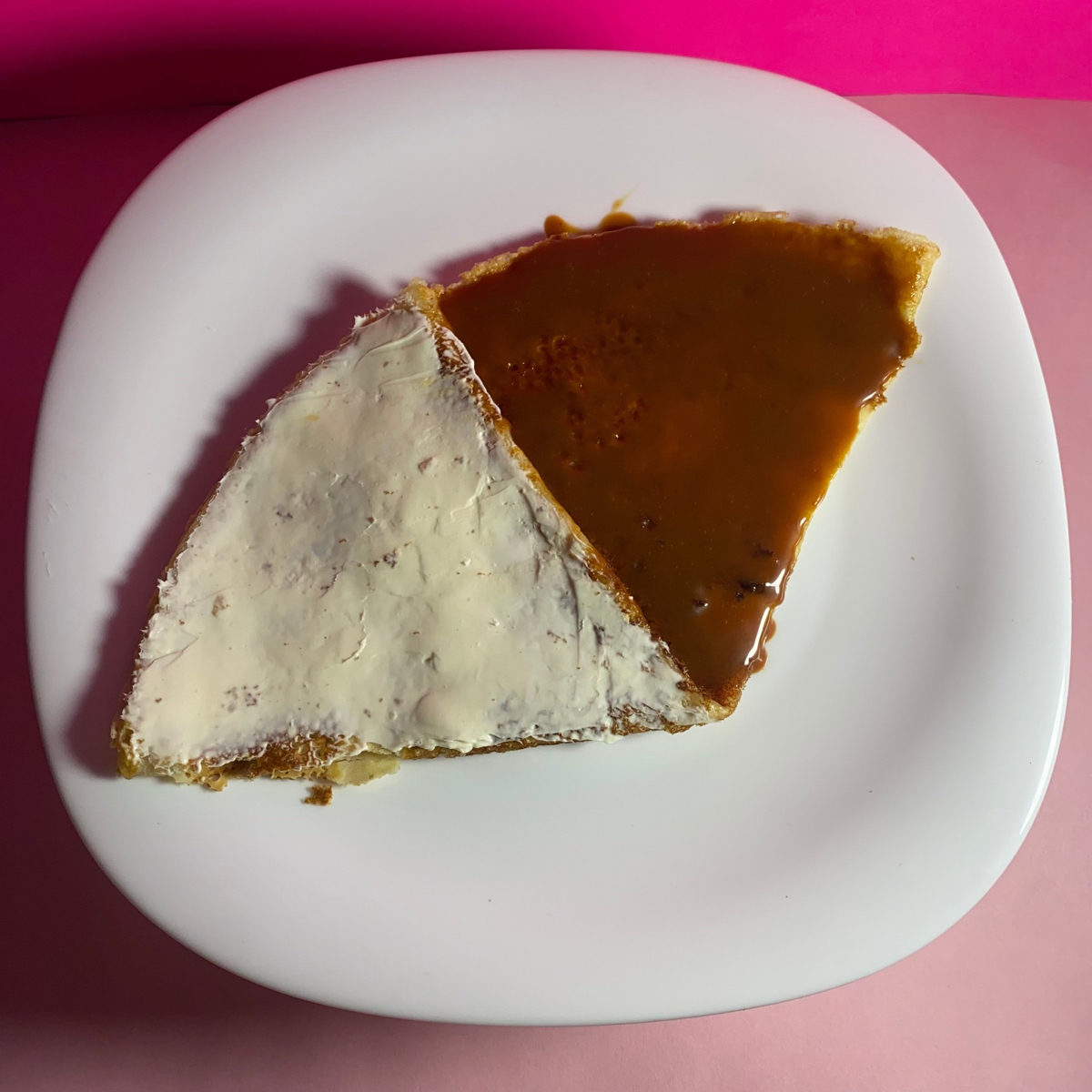 Crepa de Cajeta con Queso Philadelphia