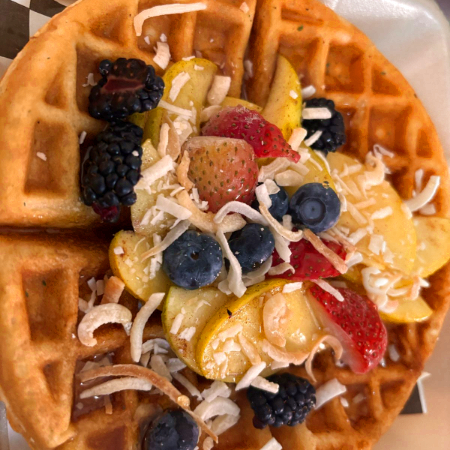 WAFFLE DE MANZANA CON CANELA