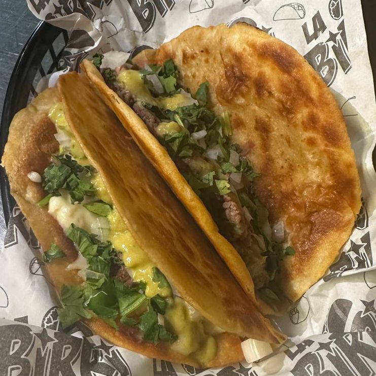 2 Tacos de Harina con Queso + 1/4 de Consome