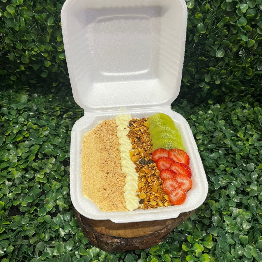 Açaí, 2 caldas, 1 creme, 4 complementos, 2 frutas