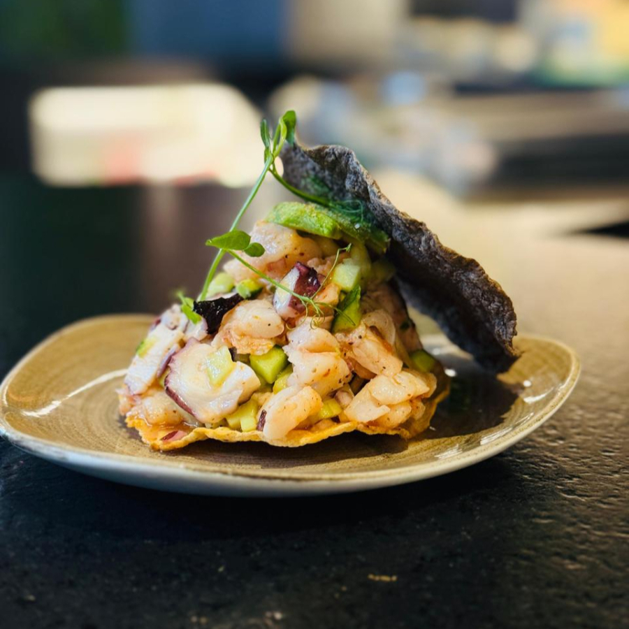 Tostada de camaron, pulpo y callo