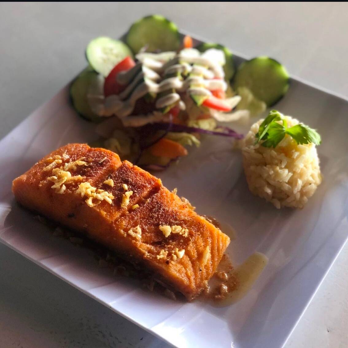 Salmon al Mojo de Ajo