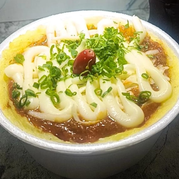 Batata Recheada Frango a Pomodoro
Batata cremosa e bem recheada com frango desfiado e nosso saboroso molho pomodoro, preparado com tomate, cebola e temperos selecionados, combinada com requeijão cremoso e muçarela e batata palha irresistível!