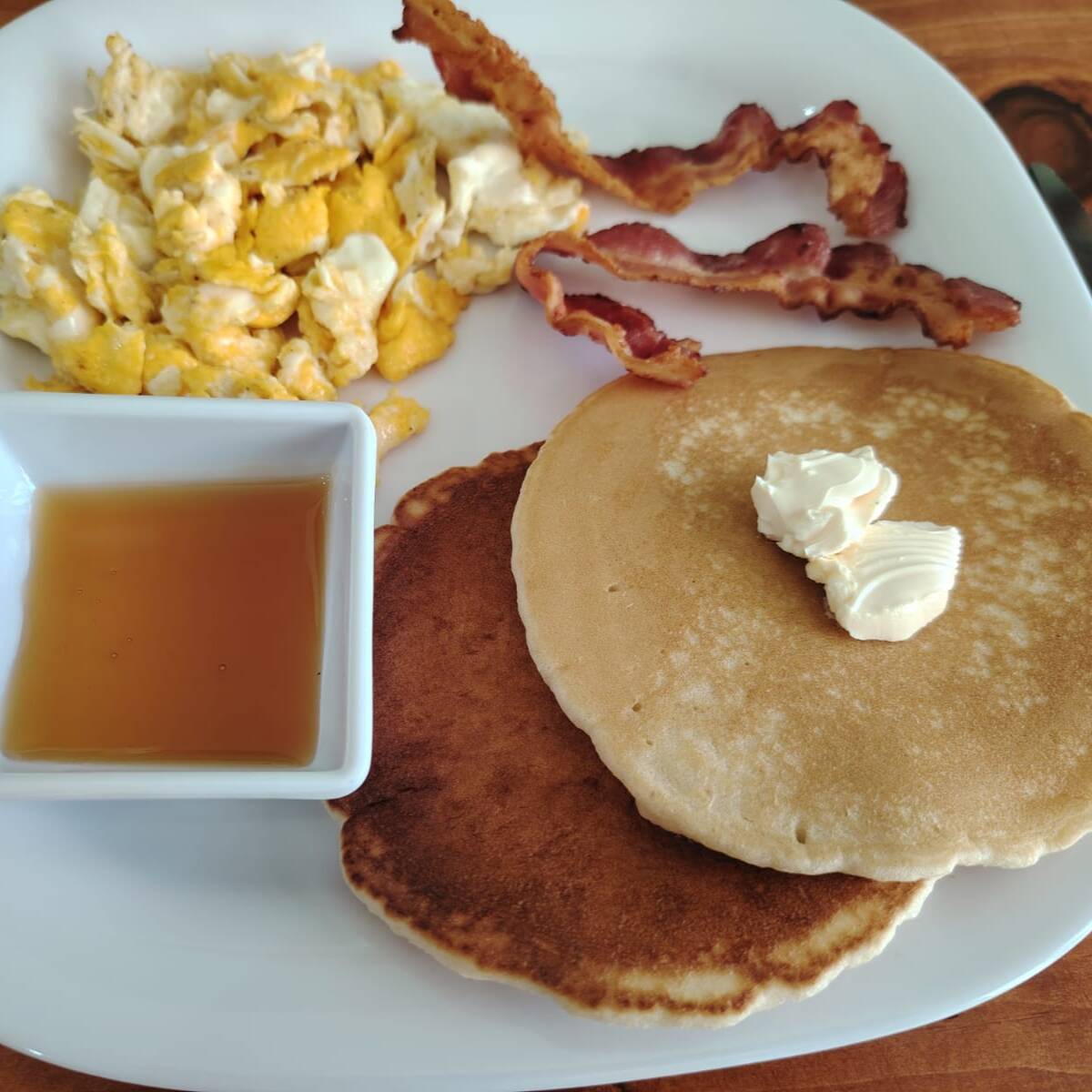 2 Hot Cakes con Huevos