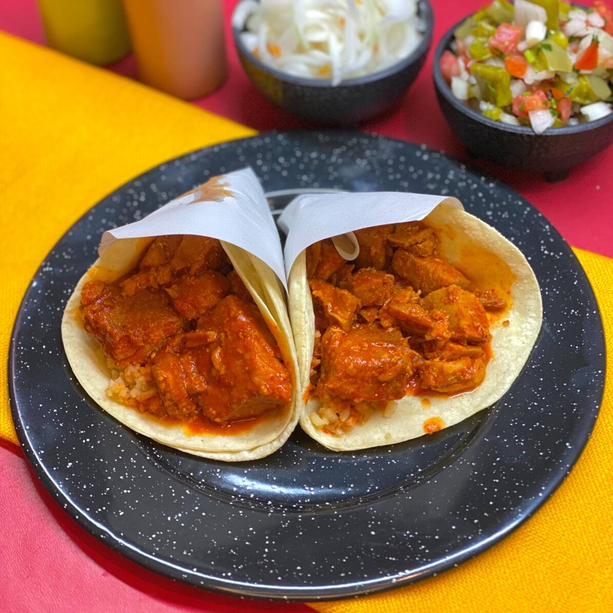 Taco de Costilla en Salsa Roja