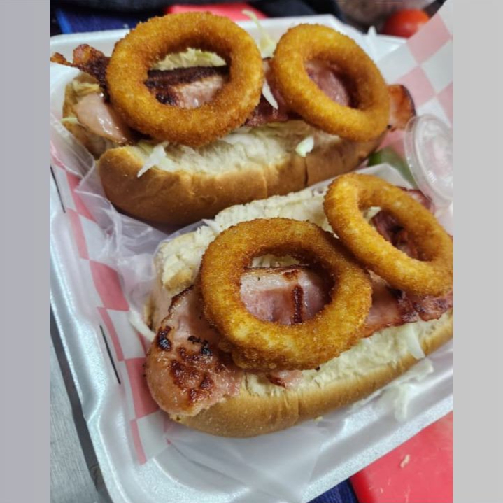 Hot Dog con Tocino y Aros de Cebolla