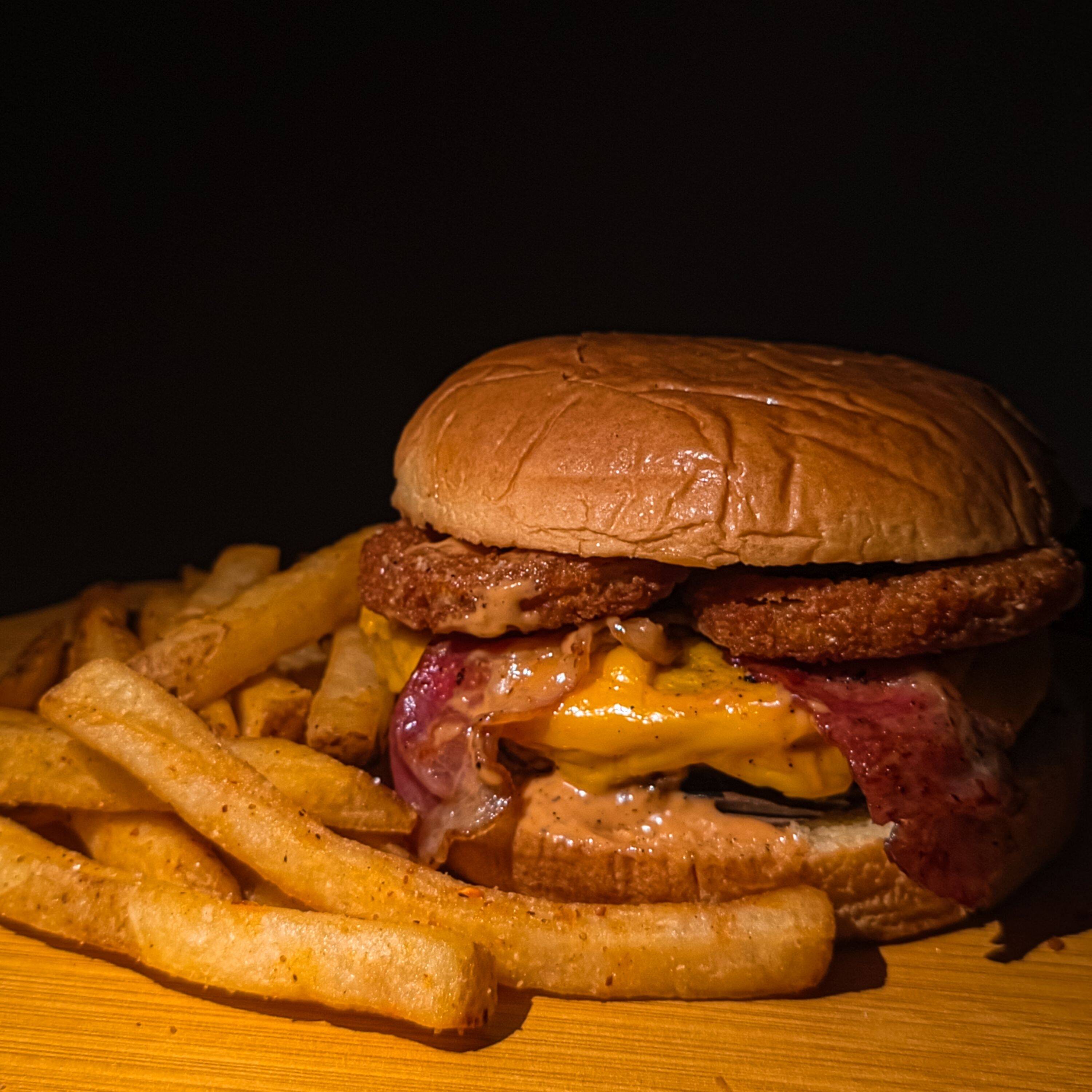 Bacon ChesseBurger con papas fritas