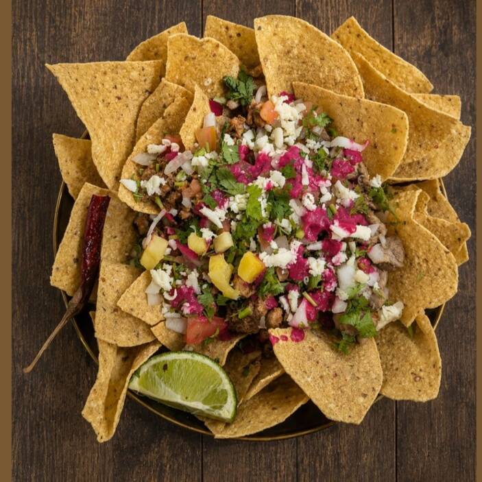 Nachos con Guacamole y Carne