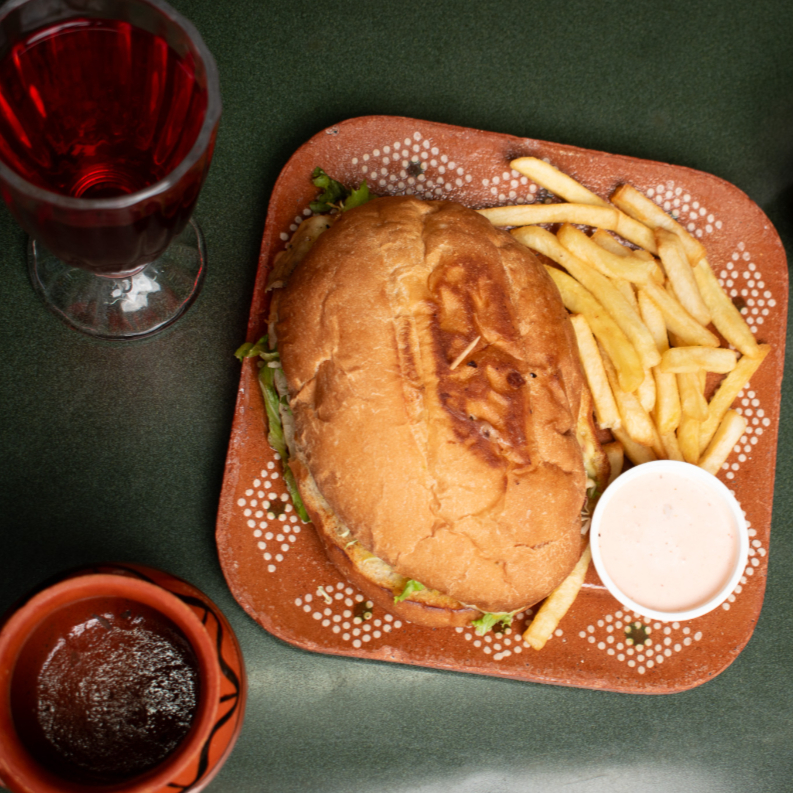 Torta del Chavo de Birria